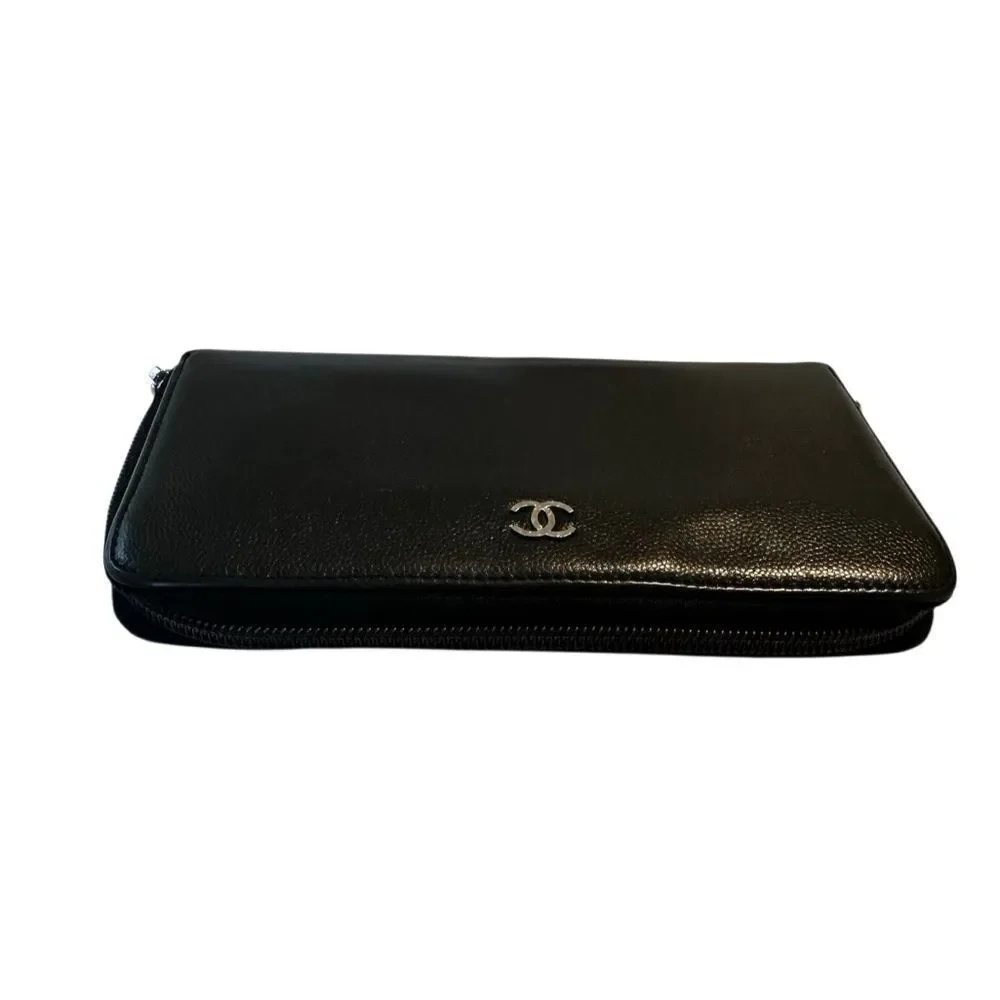 CHANEL Elegant Black Wallet